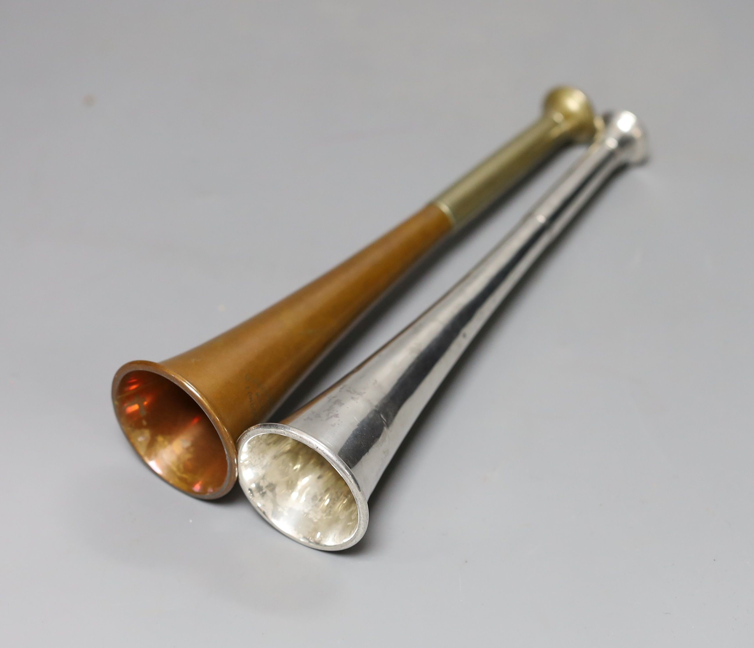 An Edwardian silver hunting horn, Robert Pringle & Sons, London, 1909, 22.2cm, together with a G. Parker & Sons copper mounted hunting horn.